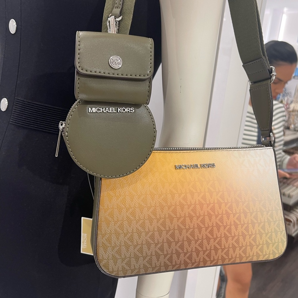 MICHAEL KORS Jet Set Sm Ombré Signature Logo Crossbody Case Apple Airpods Pro® - Picture 14 of 16